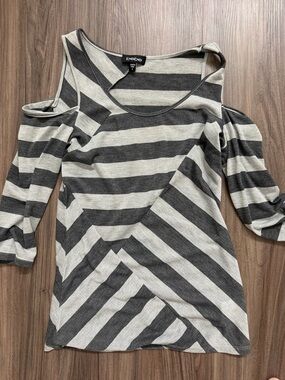 Bebe Vtg Grey and Silver Striped Cold-Shoulder 3/4 Sleeve Top Size S